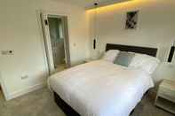 Bedroom Lovely 2 Bedroom Flat with Parking