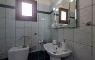 In-room Bathroom 2 Mani Garden Haven - Private Retreat in Stoupa