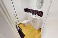 Toilet Kamar Modern Studios, BANGOR - SK