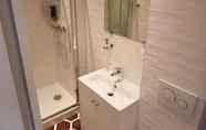 In-room Bathroom 4 LIK Apparts 12 rue Georges Sand Rennes