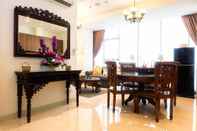 ล็อบบี้ Comfy 2BR L'Avenue Apartment