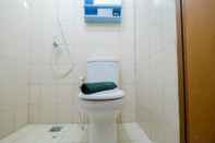 Toilet Kamar Minimalist Studio Room with City View @ Tifolia Apartment