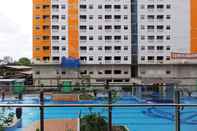 Swimming Pool Cozy Studio Apartment Connected to Mall at Green Pramuka