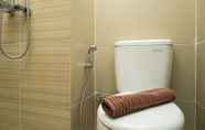 Toilet Kamar 4 Homey 2BR at Paradise Mansion Apartment