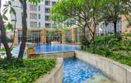 Kolam Renang 6 Strategic 1BR Casa Grande Apartment near Kota Kasablanka Mall