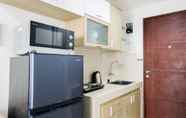 Kamar Tidur 6 Clean and Tidy Studio Apartment at Springwood Residence