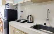 Kamar Tidur 7 Clean and Tidy Studio Apartment at Springwood Residence