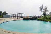 Kolam Renang Modern 2BR Grand Kamala Lagoon Apartment