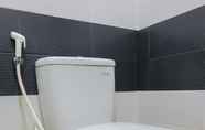 Toilet Kamar 6 Simply Furnished Studio Apartment at Scientia Residence