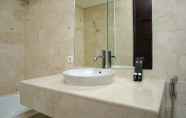 Toilet Kamar 7 Luxury 2BR at The Empyreal Condominium Epicentrum Apartment