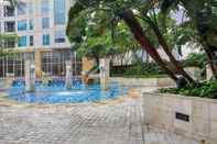 Kolam Renang Modern 1BR Apartment at Casa Grande Residence