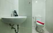 Toilet Kamar 7 Cozy Studio at Tamansari Semanggi Apartment