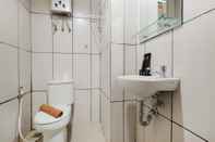 In-room Bathroom Simply Studio @ Grand Kamala Lagoon Apartment