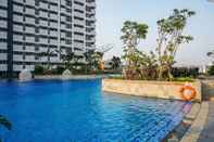 Kolam Renang Spacious Studio with City View West Vista Apartment