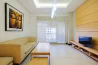 Ruang Umum Spacious and Cozy 3BR Poins Square Apartment