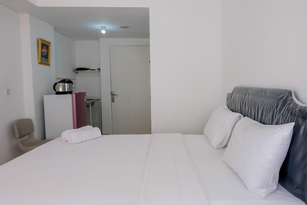 Bedroom Comfortable and Fully Furnished Studio at Poris 88 Apartment