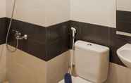 Toilet Kamar 5 Comfy and Minimalist Studio Apartment Scientia Residence Tower B