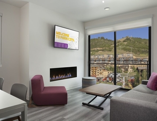 Lobi 2 YotelPAD Park City