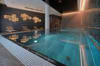 Swimming Pool Adina Apartment Hotel Cologne