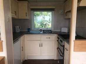 Bilik Tidur 4 Captivating 2-bed Static Caravan in Holyhead