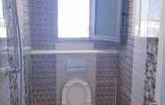 Toilet Kamar 7 Airbetter - Spacious & Bright Seaview 1bedroom Apartment Korba