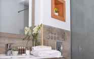 Toilet Kamar 4 Airbetter - Luxurious Sea View Two Bedroom Apartments Kelibia