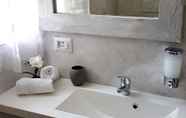 In-room Bathroom 7 Illuvia Affitto Camere