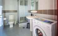 Toilet Kamar 2 Lovely 1BR in Sports City With Golf Course Views!