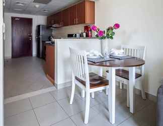 Kamar Tidur 2 Lovely 1BR in Sports City With Golf Course Views!