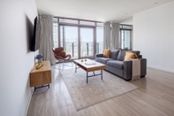 Common Space Superb And Modern 1BR on a Premier Waterfront Location!