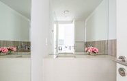 In-room Bathroom 7 Superb And Modern 1BR on a Premier Waterfront Location!