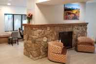 Lobi Microtel Inn & Suites by Wyndham Georgetown Lake