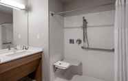 ห้องน้ำภายในห้อง 3 Microtel Inn & Suites by Wyndham Georgetown Lake