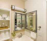 In-room Bathroom 3 InTown Suites Extended Stay Columbia SC - Broad River