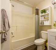 In-room Bathroom 6 InTown Suites Extended Stay Columbia SC - Broad River