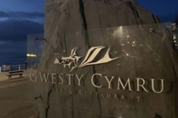 Bên ngoài Gwesty Cymru Hotel