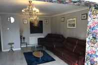 ล็อบบี้ Lovely 3-bed House in Farnham Royal Slough