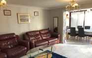 Common Space 2 Lovely 3-bed House in Farnham Royal Slough