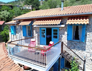 Bên ngoài 2 The Secret to Enjoying Your Traditional Holiday Cottage, Nicosia Cottage 1004