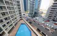Swimming Pool 7 Signature Holiday Homes - Al Fahad Dubai