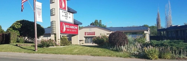 Exterior Red Arrow Inn & Suites