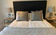 Kamar Tidur 2 Charles Hope Heathrow North