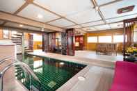 สระว่ายน้ำ Anyaburi Private Pool Villa