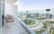 Kamar Tidur 5 Elegant 2BR Apartment in The Five w/ Private Pool