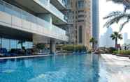 Kolam Renang 4 Elegant and Functional 2BR in Marina - Sleeps 5!