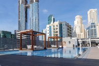 Swimming Pool Premier & Elegant 1BR in the Heart of Dubai Marina