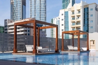 Hồ bơi Luxury, Location & Convenience In This 1BR Apt In Dubai Marina