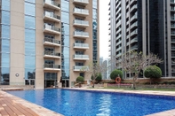 Swimming Pool Visually Stunning 2BR in Dubai Marina - Sleeps 5!