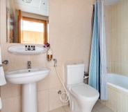 In-room Bathroom 5 Stylish and Comfy Studio in Lakeside Impz!