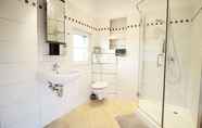 In-room Bathroom 6 Idyllic and central Holidayhome